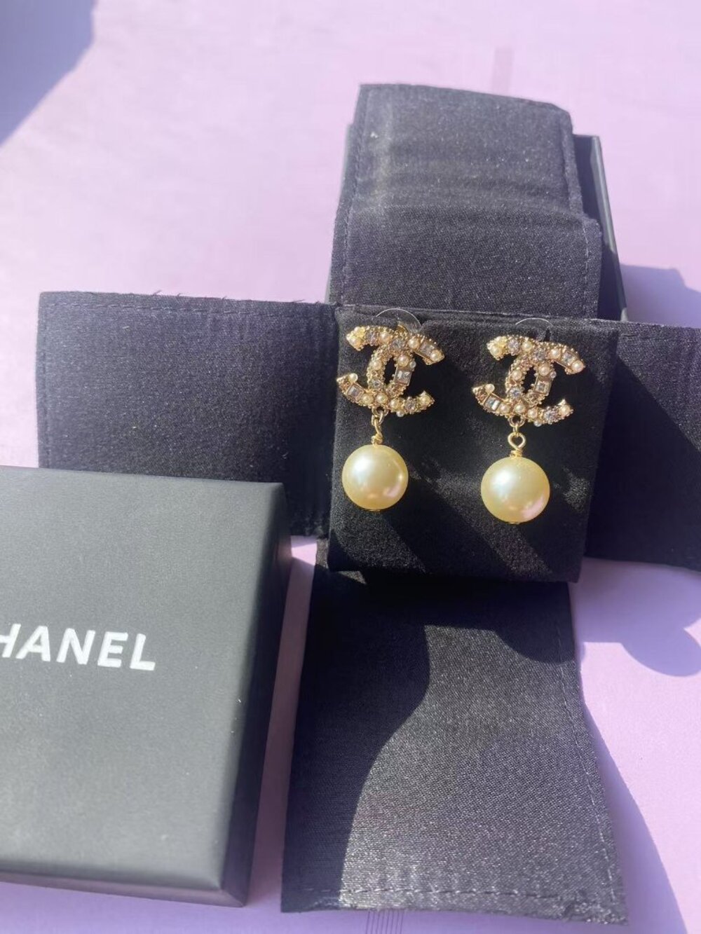 ✨ Chanel CC Pearl Drop Earrings ✨ - Picture 7 of 8
